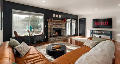 Coastal Retreat w/ Hot Tub Sauna Games Yoga Studio