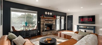 Coastal Retreat w/ Hot Tub Sauna Games Yoga Studio