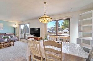Dining - Central 3BR Home Near UCCS & Hospitals | MTR Ready (Colorado Springs)