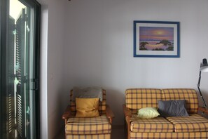 Interior - The Shell House (Manta Rota)