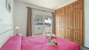 Ferros/tábuas de passar roupa, Wi-Fi, roupa de cama