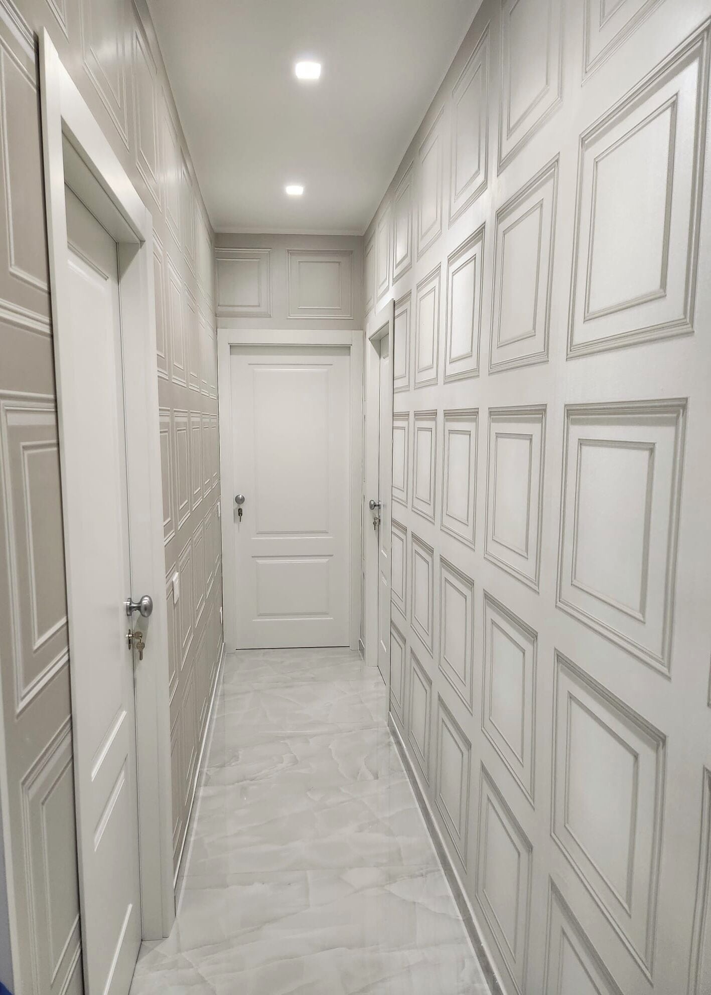 32–tuumainen televisio, jossa kaapelikanavat