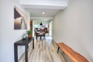 Interior - Retraite en Forêt | Monthly Rental | 2 Bedrooms + 2 Bathrooms (Mont-Tremblant)