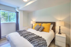 2 bedrooms, iron/ironing board, free WiFi, bed sheets - Retraite en Forêt | Monthly Rental | 2 Bedrooms + 2 Bathrooms (Mont-Tremblant)