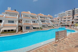 Pool - Ocean Breeze Penthouse Apartment with Shared Pool, Private Terrace and Wi-Fi (Playa de las Américas)