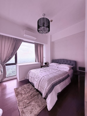 1 bedroom - Luxurious Taguig Apartment With Private Pool and Central AC (Taguig)