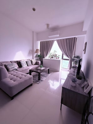Living room - Luxurious Taguig Apartment With Private Pool and Central AC (Taguig)