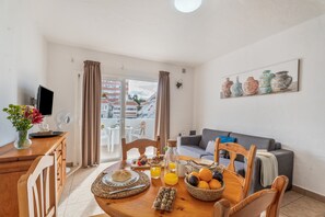Dining - Apartment Infinity Pool Views with Shared Pool, Private Terrace and Wi-Fi (Playa de las Américas)