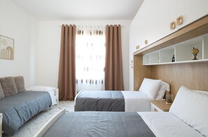 2 bedrooms, iron/ironing board, travel cot, free WiFi - [Free Parking Elmi -3-Wi-Fi - AC] lake 700mt ~ (Arona)