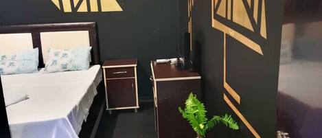 Habitación clásica | Espacio para trabajar con laptop y wifi gratis