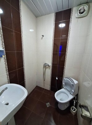 Classic Room | Laptop workspace, free WiFi - Üsküdar Hotel Batum (Batumi)