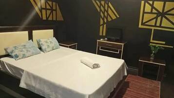 Classic Room | Laptop workspace, free WiFi