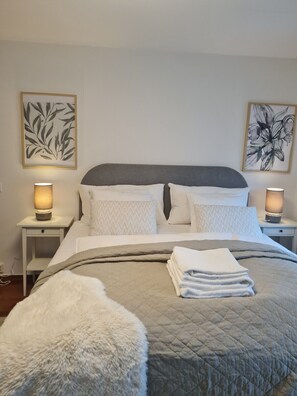 8 Schlafzimmer, Schreibtisch, Bügeleisen/Bügelbrett, WLAN