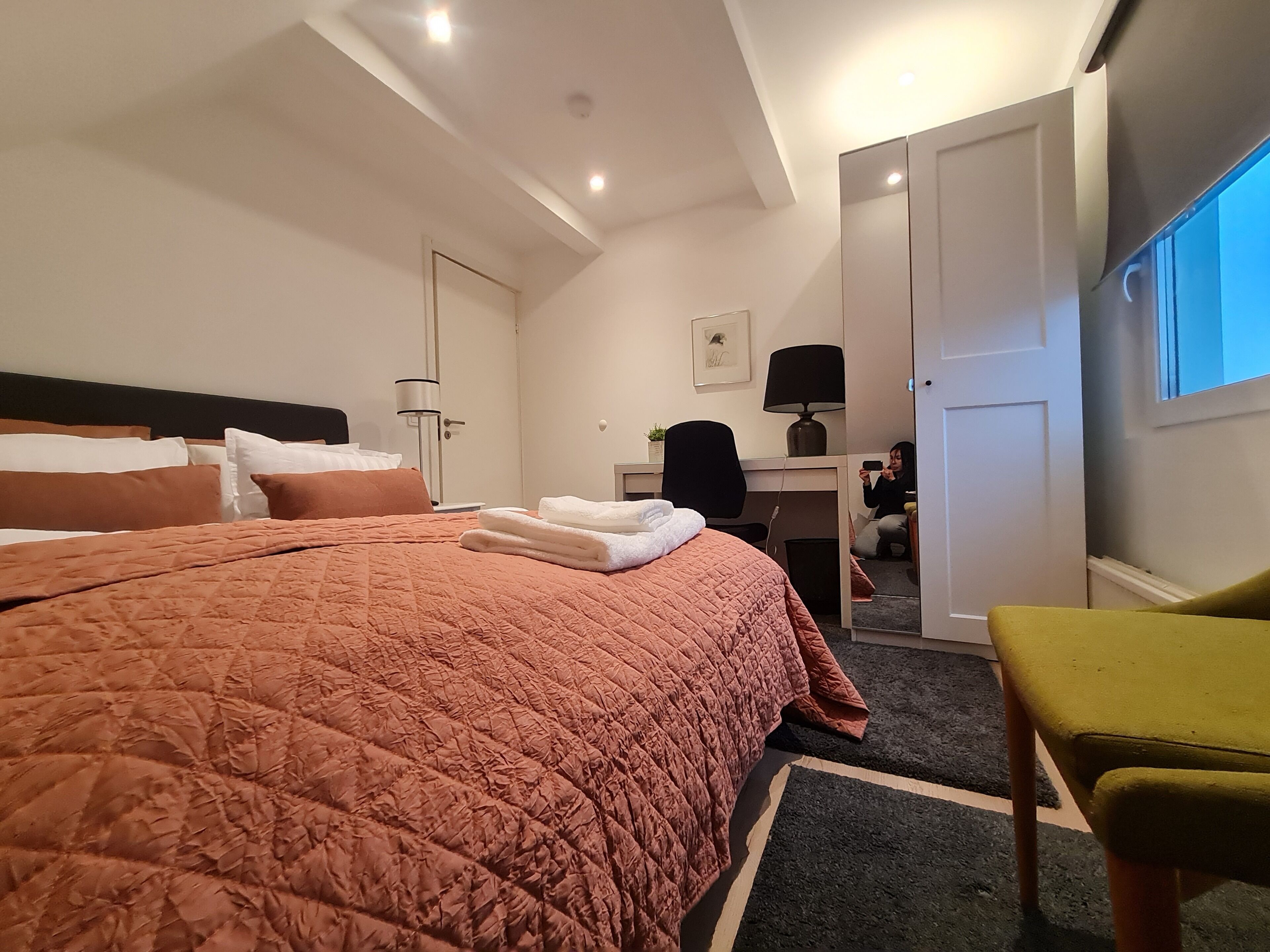 8 soverom, skrivebord, strykejern/-brett og wi-fi