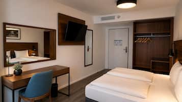 Deluxe Triple Room, Non Smoking | Blackout drapes, soundproofing