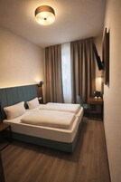 Habitación superior con 1 cama doble o 2 individuales | Cortinas opacas y sistema de insonorización