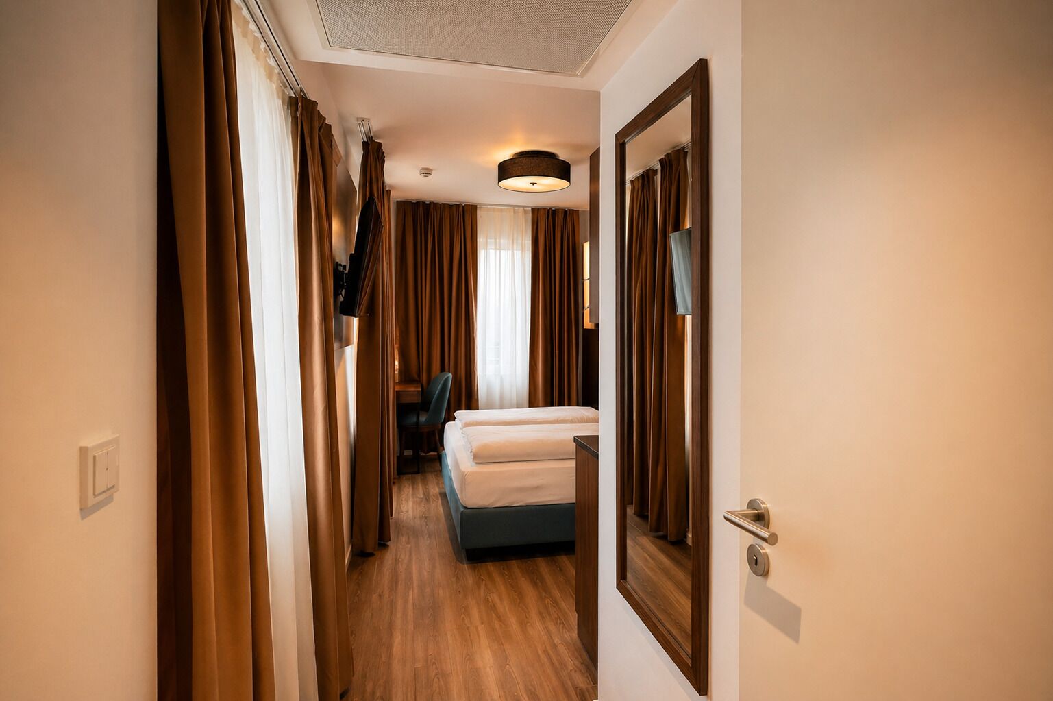 Deluxe Double Room | Living area | TV