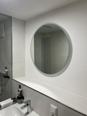 Superior Double or Twin Room | Bathroom - Lillys Hotel München-Unterschleißheim  (Unterschleißheim)