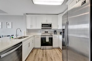 3 bedrooms, Internet - The Mangrove Waterfront Pool Hot Tub Near Beach (Ruskin)