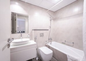 House - Stayshort - Damac Hills Sleeps 2 With Balcony (Dubai)