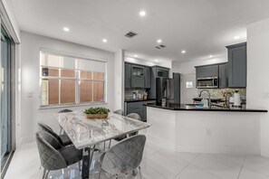 Casa, acessível | 3 quartos, escrivaninha, acesso à internet de alta velocidade