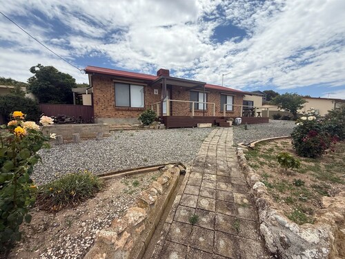 Rise and Tide Beach House - Esplanade! Sea Views! Off Peak special available!