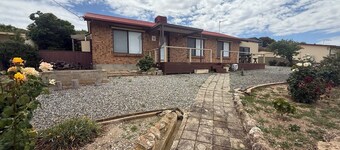 Rise and Tide Beach House - Esplanade! Sea Views! Off Peak special available!