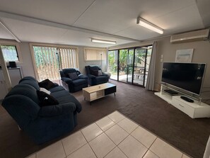 Smart TV, DVD player