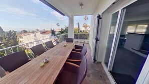 Outdoor dining - Villa Vora a mar in Calafell (Calafell)