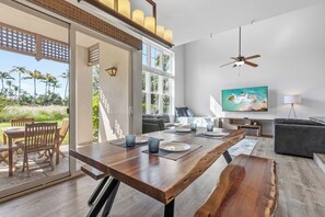 Dining - Luxury Townhome at Waikoloa Beach Resort (Waikoloa)