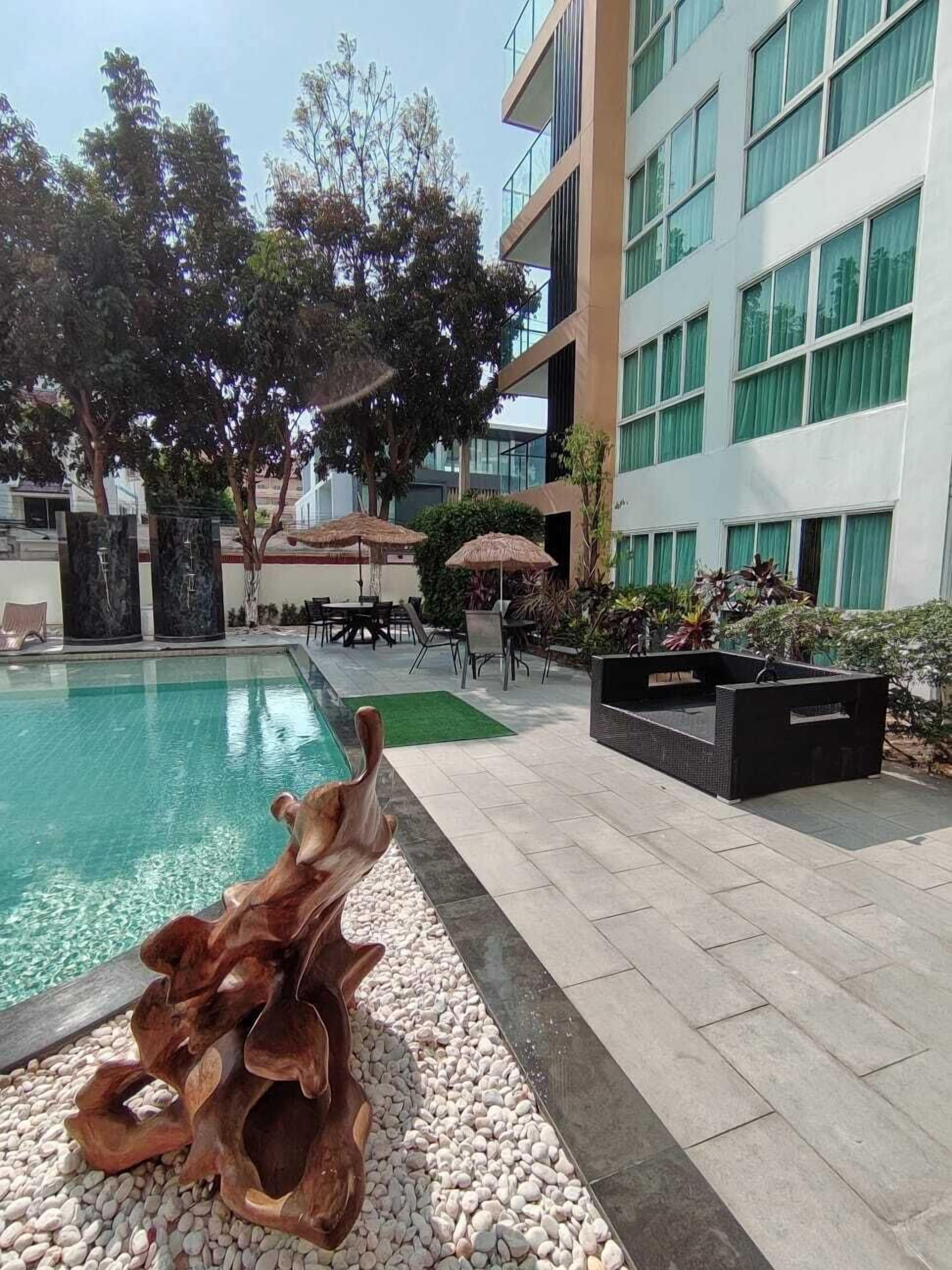 สระว่ายน้ำ