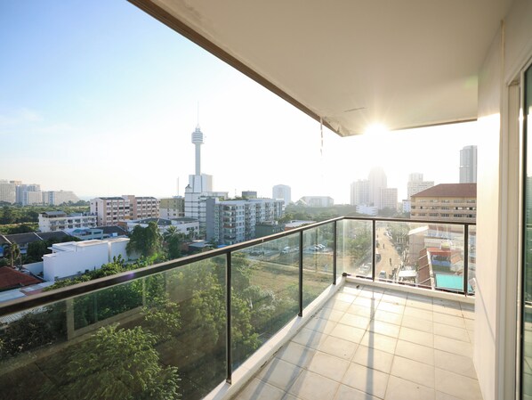 Deluxe Suite, City View