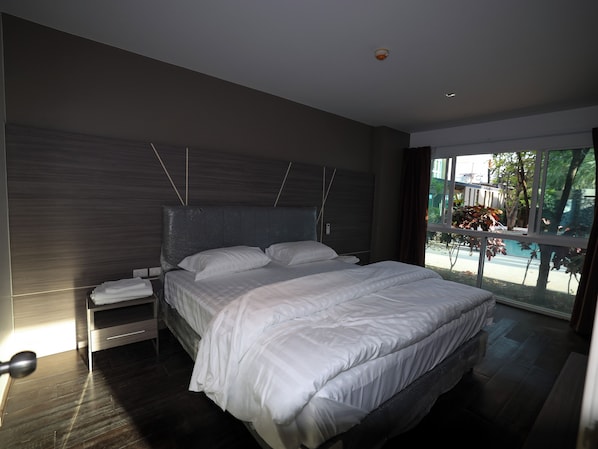 Deluxe-sviitti, patio, näköala uima-altaalle