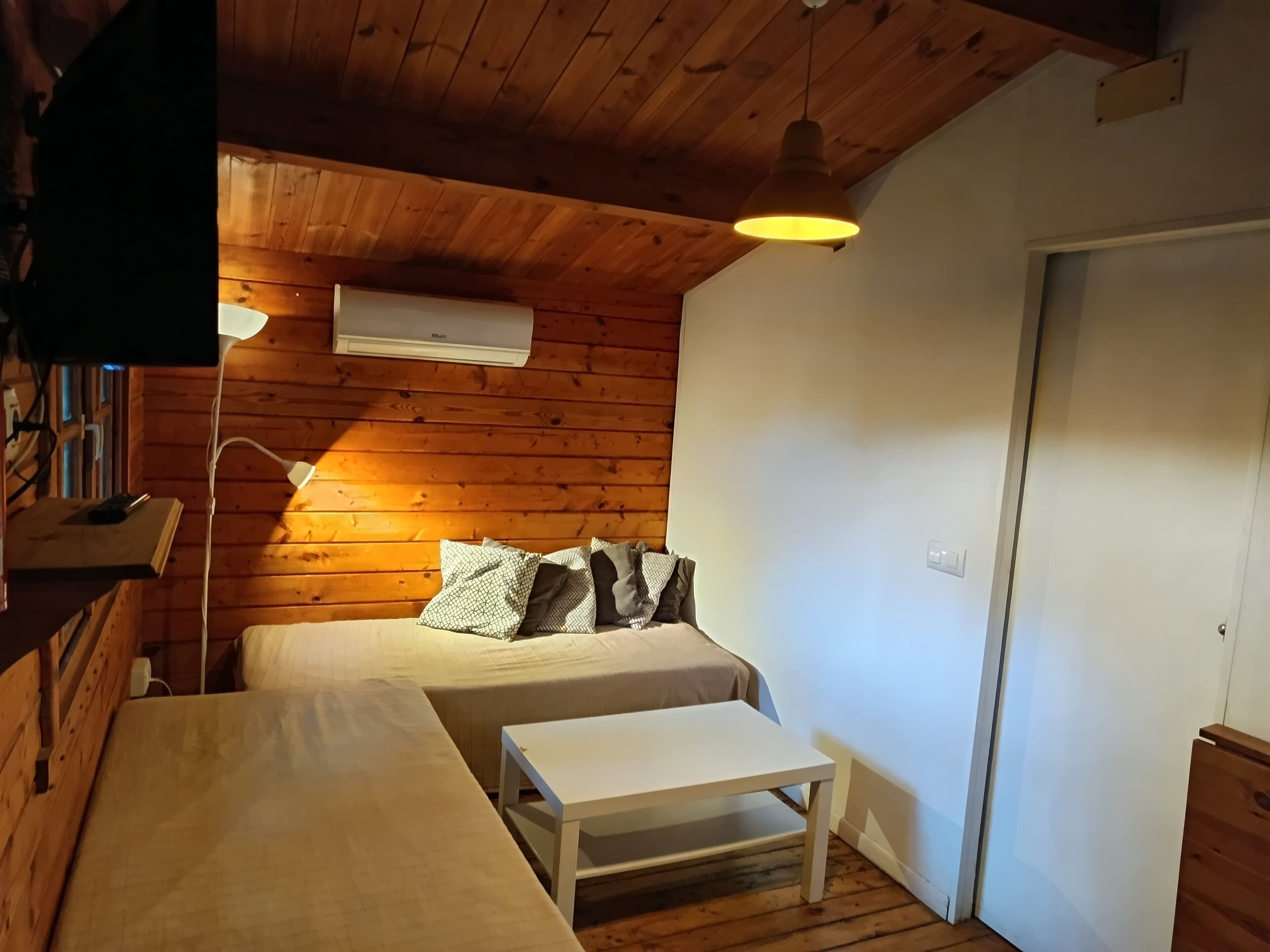 Fer et planche à repasser, Wi-Fi gratuit, draps fournis