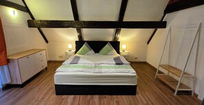 1 bedroom, WiFi, bed sheets - Welcome to the Dachblick vacation apartment, a bright & cozy accommodation (Bad Elster)