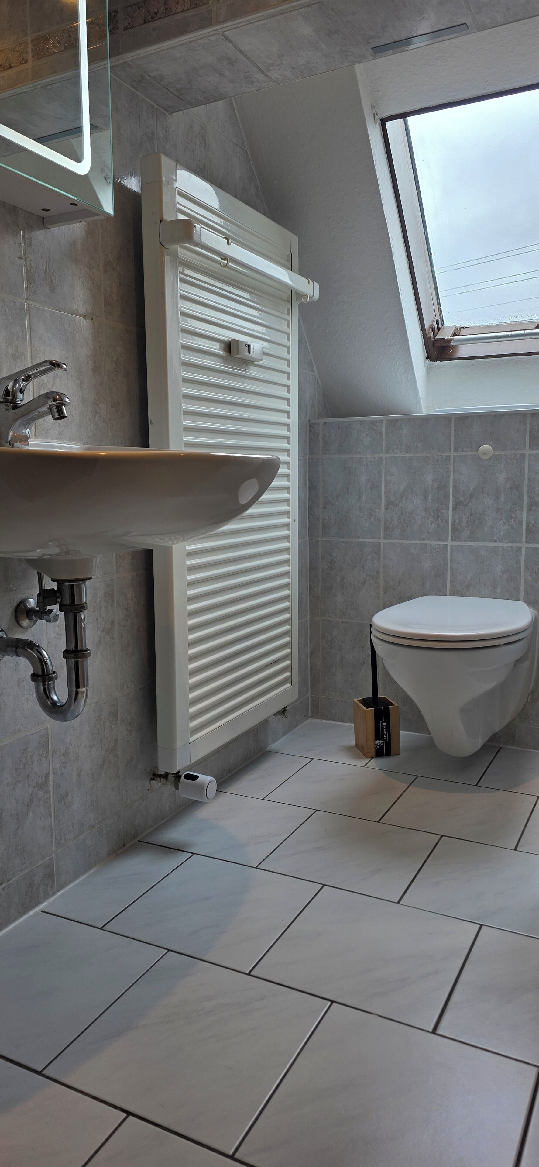 Dusche, Handtücher, Toilettenpapier