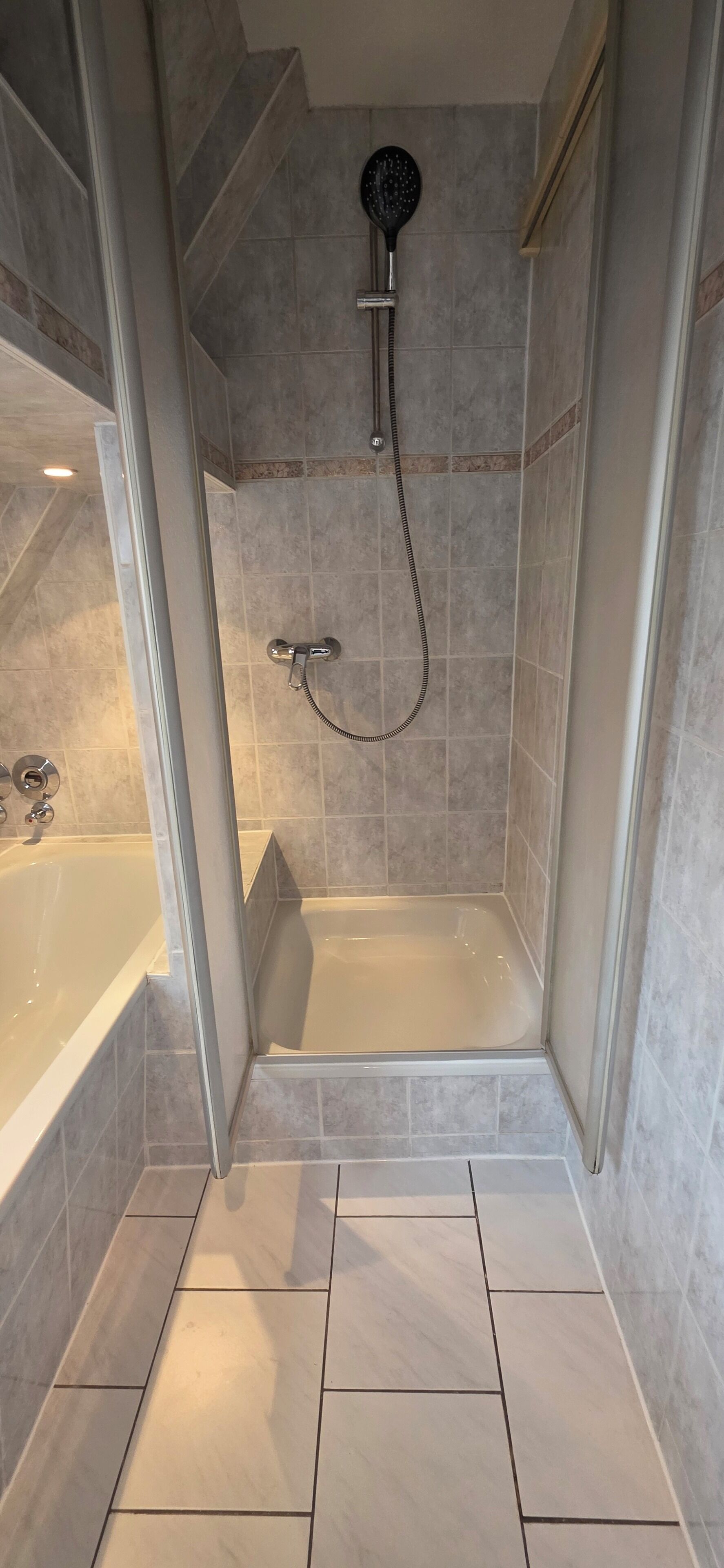 Dusche, Handtücher, Toilettenpapier