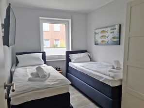 Iron/ironing board, WiFi, bed sheets - Apartment 'Strandart' with Private Terrace, Shared Garden and Wi-Fi (Norddeich)