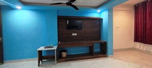 Living area - hotel gloria (Rishikesh)