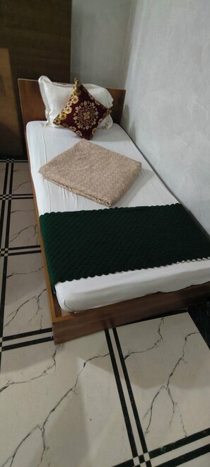 Laptop workspace, free WiFi - hotel gloria (Rishikesh)