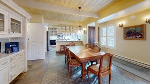 Dining - New Unit! Creekside Condo 1289 - Close to Resort Shops and Restaurants (Sun Valley)