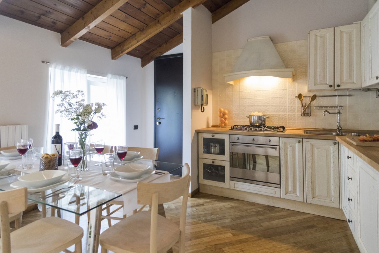 Kühlschrank, Mikrowelle, Geschirrspüler, Toaster