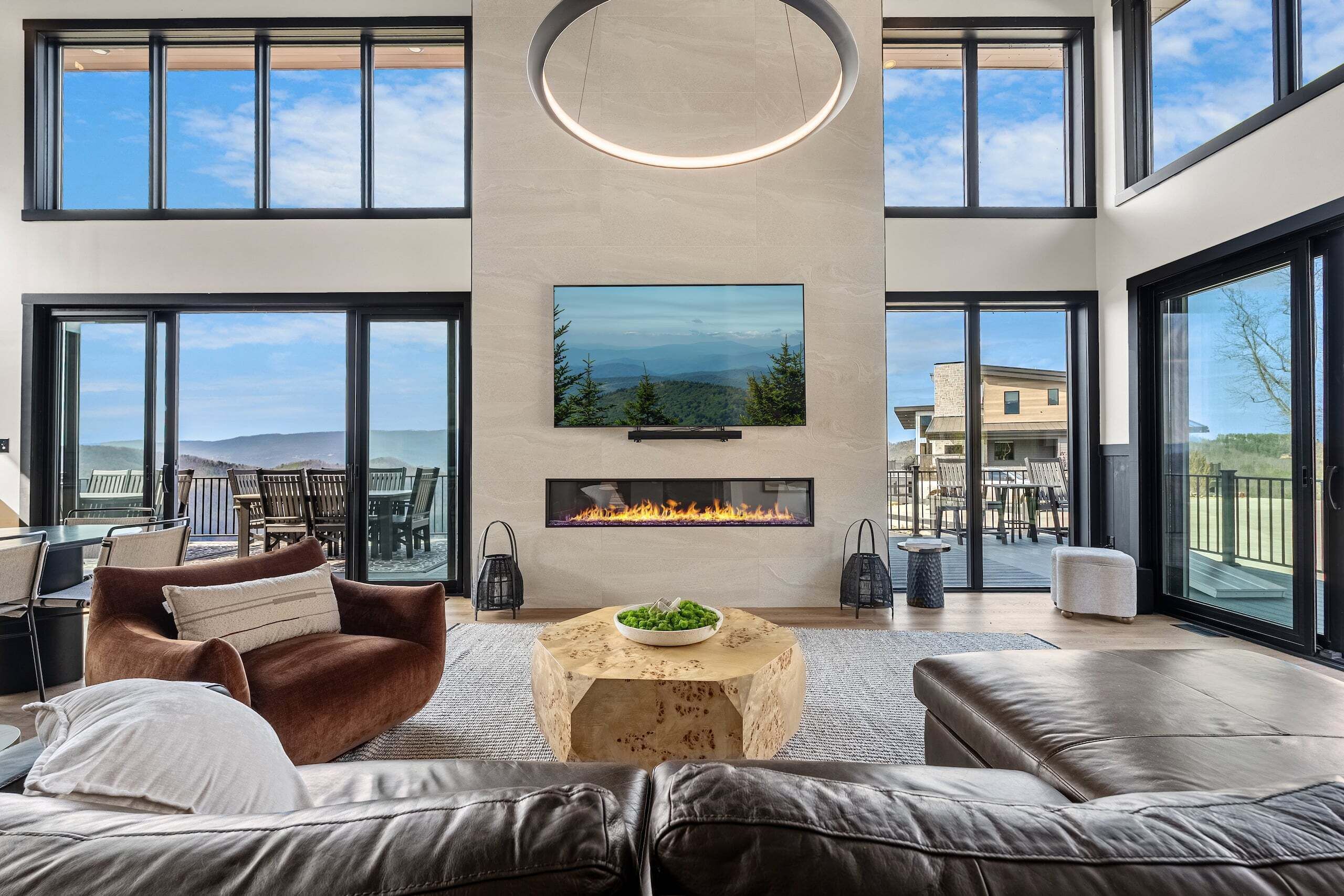 Smart TV, fireplace, ping pong