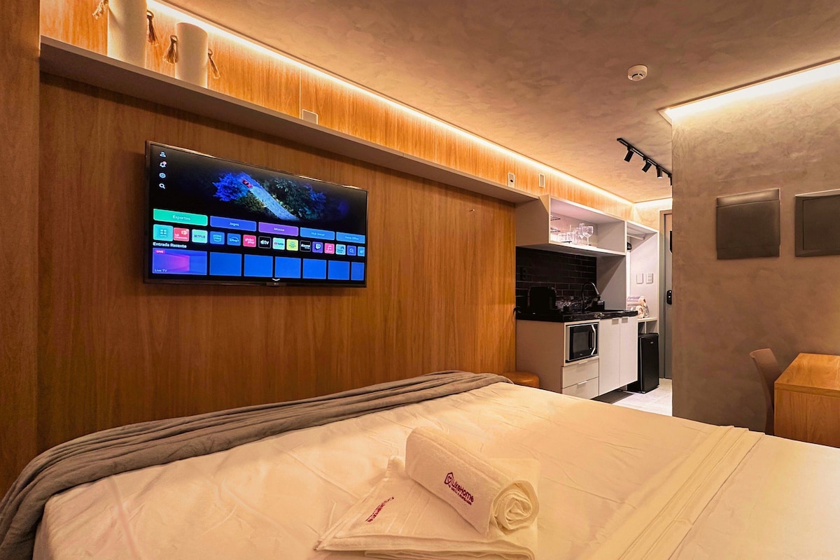 Deluxe Studio