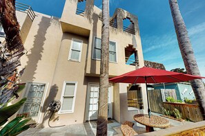 Interior - 2BR Condo Steps to the Beach & Blvd-dog-friendly (San Diego)