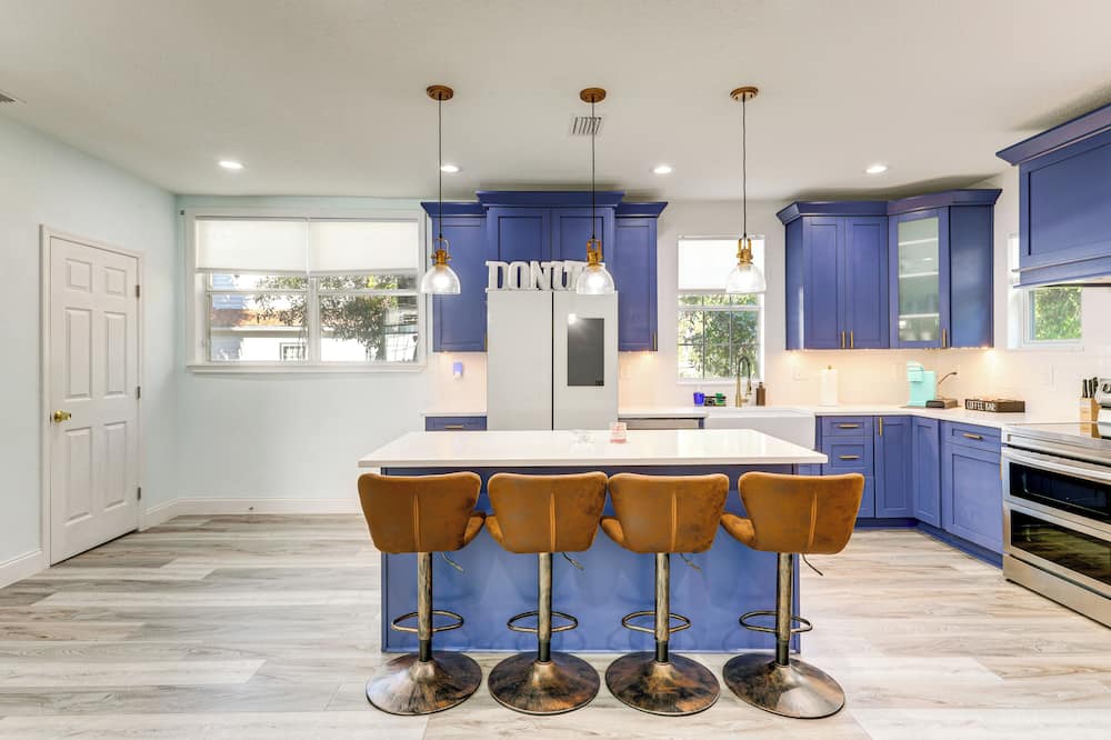2 Mi to Dtwn Jax: Game-ready Retreat w/ Yard