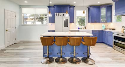 2 Mi to Dtwn Jax: Game-ready Retreat w/ Yard