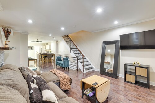 Pet Friendly! 3-story Home Near Lincoln Financial