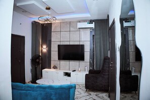 Living room - 1bed apt With Balcony, Tennis , Snooker and Pool (Lagos)