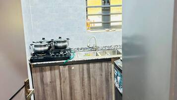 Apartment, 1 Bedroom, Smoking | Private kitchen